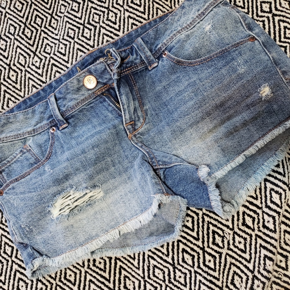 Ripped jeans shorts
